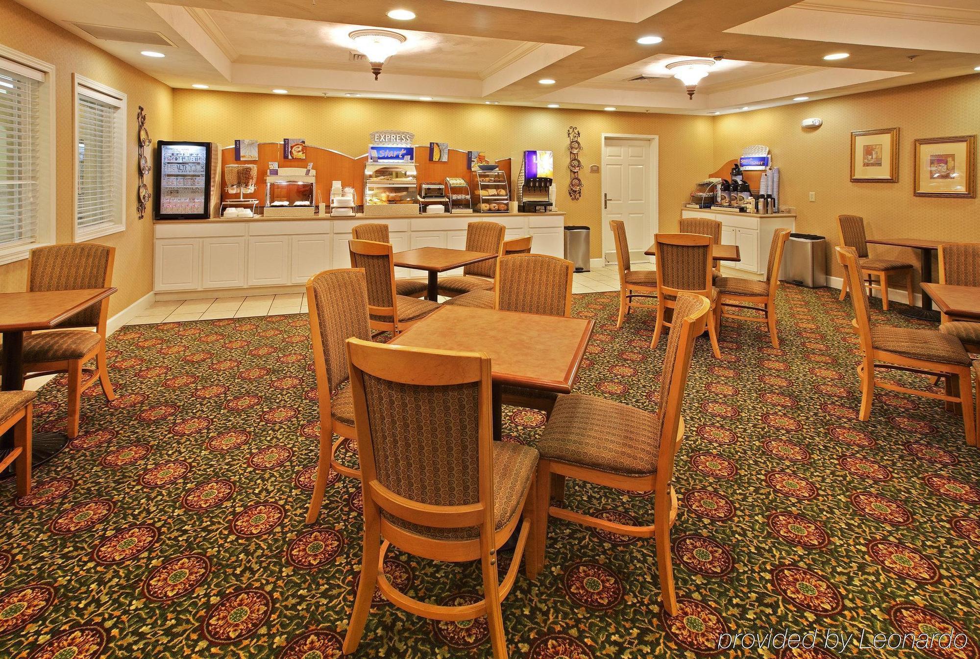 Holiday Inn Express & Suites Magnolia-Lake Columbia Εστιατόριο φωτογραφία